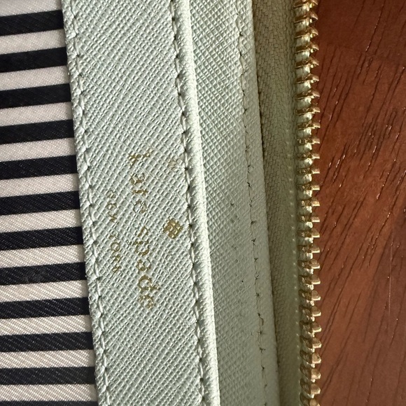 Kate Spade “Off we Go” Cadillac wallet - Picture 4 of 11